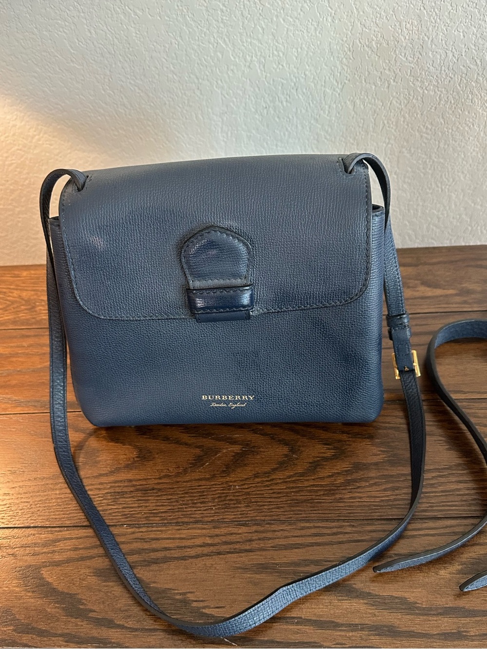 Burberry London Vintage Navy Leather Crossbody Bag House Check Lining